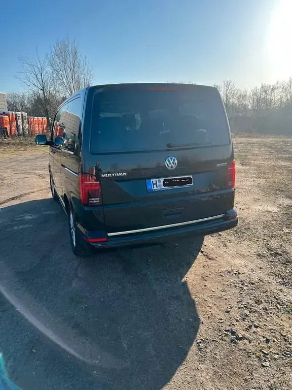 Gebraucht VW Multivan Highline 204 PS (150 kW) 2023 Schwarz Van / Kleinbus