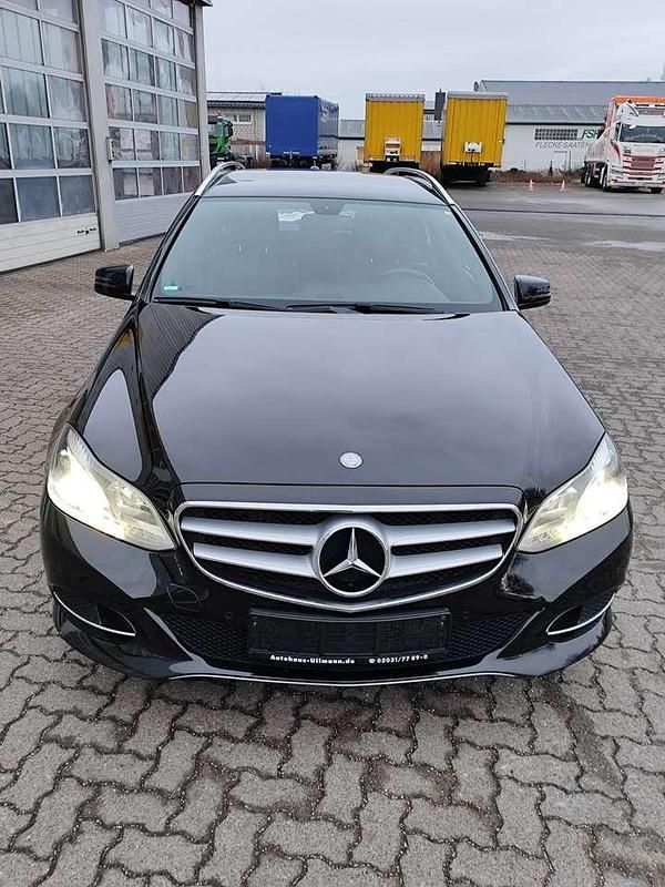 Gebraucht Mercedes E220 170 PS (125 kW) 2016 Schwarz  unilack Kombi