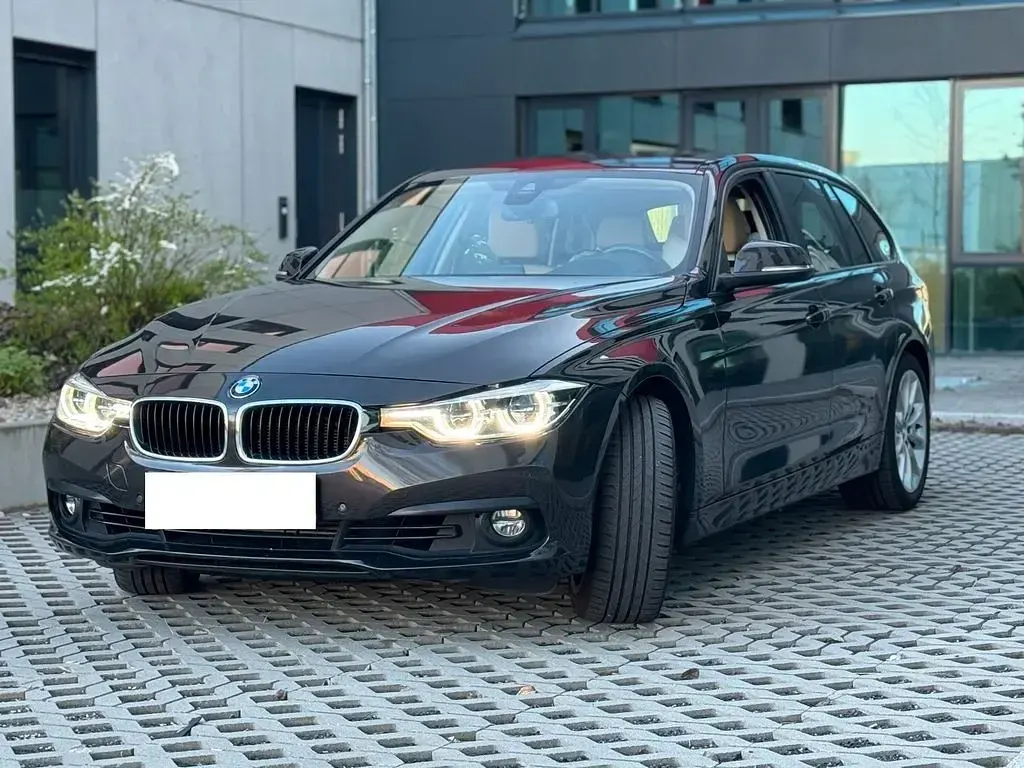 Second-hand BMW 330 Advantage 258 CP (189 kW) 2017 Maro Break