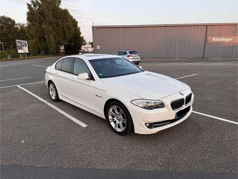 Weiß Gebraucht 2011 BMW 520 Efficient Dynamics Limousine | 13.700 € (Etwas zu teuer) - Bild 1/4