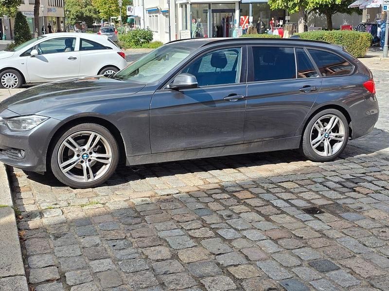 Gebraucht BMW 318 143 PS (105 kW) 2015 Grau Kombi