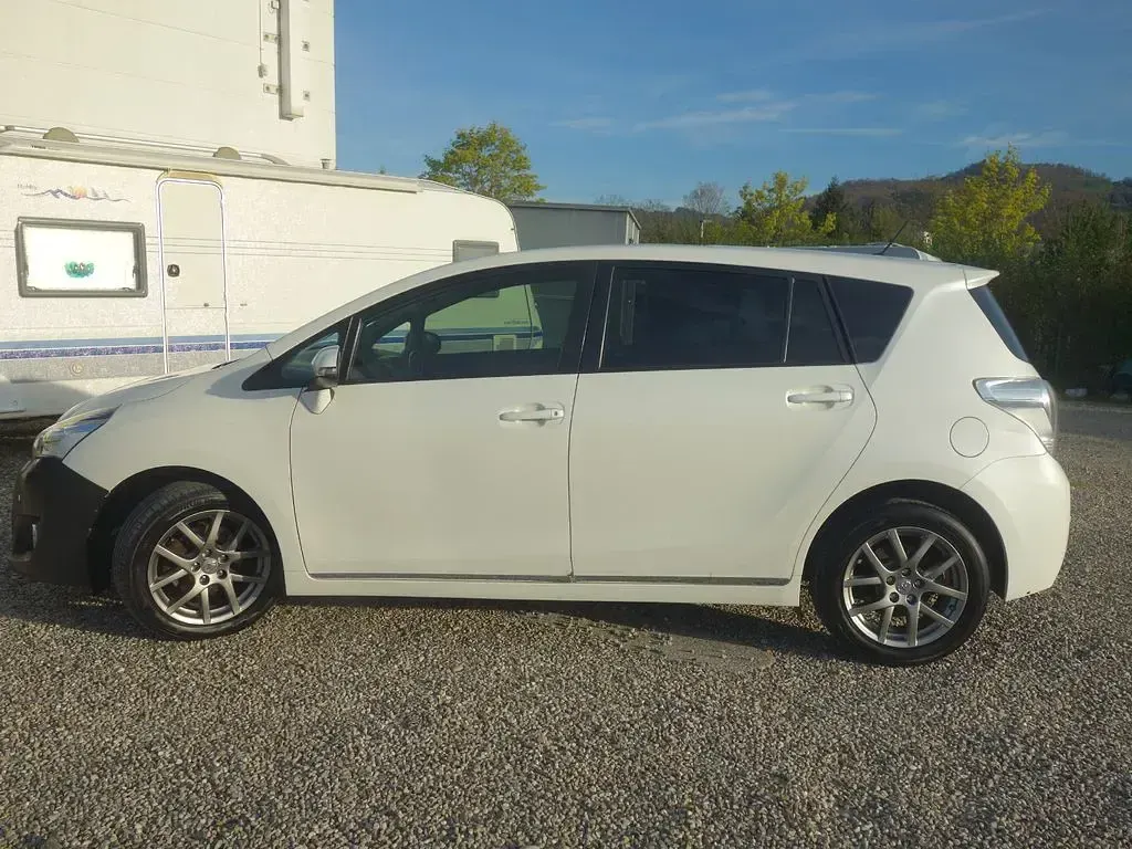 Gebraucht Toyota Verso 124 PS (91 kW) 2013 Weiß Van / Kleinbus