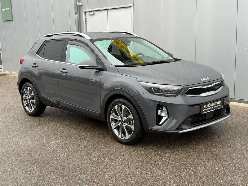 Grau Gebraucht 2023 Kia Stonic Spirit SUV | 17.870 € (Guter Preis) - Bild 1/4