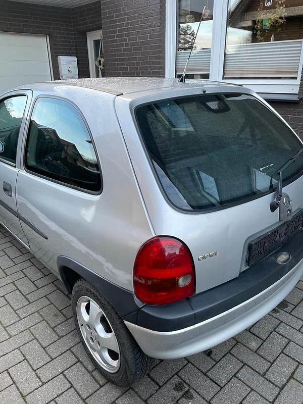 Gebraucht Opel Corsa Edition 60 PS (44 kW) 2000 Silber Kleinwagen