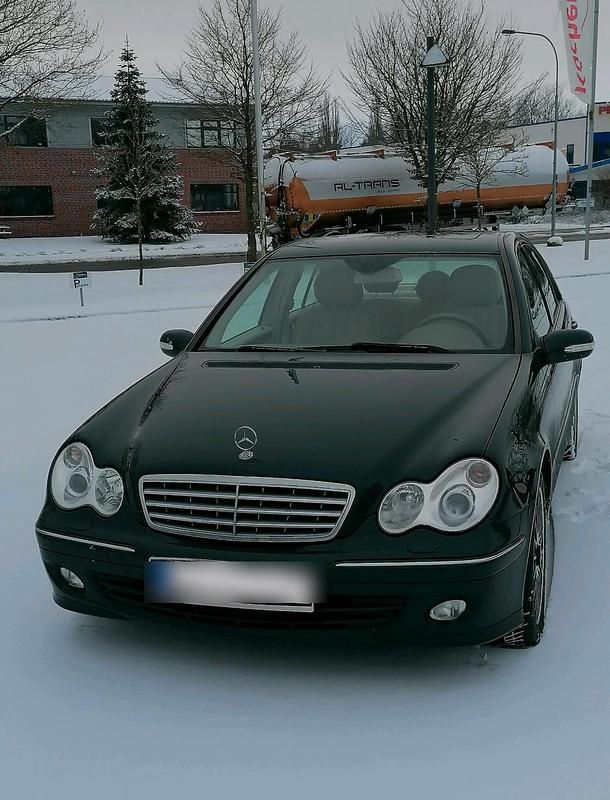 Grün Gebraucht 2006 Mercedes C230 Elegance Limousine | 6.450 € (Etwas zu teuer) - Bild 1/4