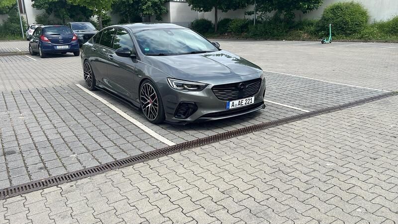 Grau Gebraucht 2018 Opel Insignia Limousine | 22.500 € - Bild 1/4
