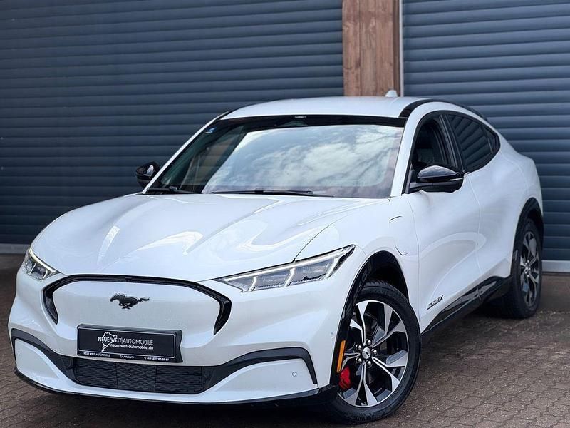 Weiß Gebraucht 2022 Ford Mustang Mach-E SUV | 34.999 € (Superpreis) - Bild 1/4