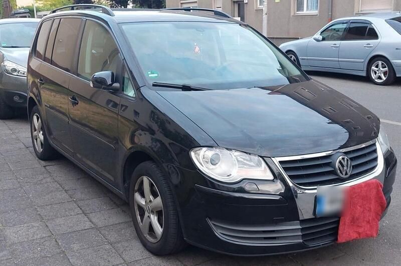 Schwarz Gebraucht 2008 VW Touran Van / Kleinbus | 2.200 € (Superpreis) - Bild 1/4
