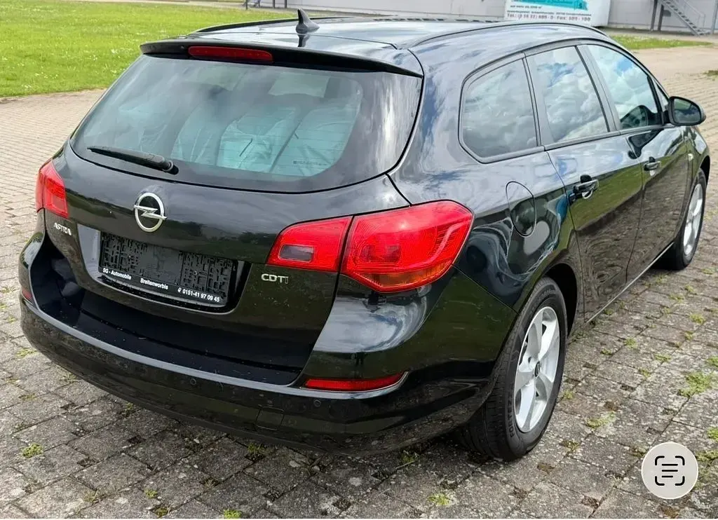 Gebraucht Opel Astra Design Edition 110 PS (80 kW) 2011 Schwarz Kombi