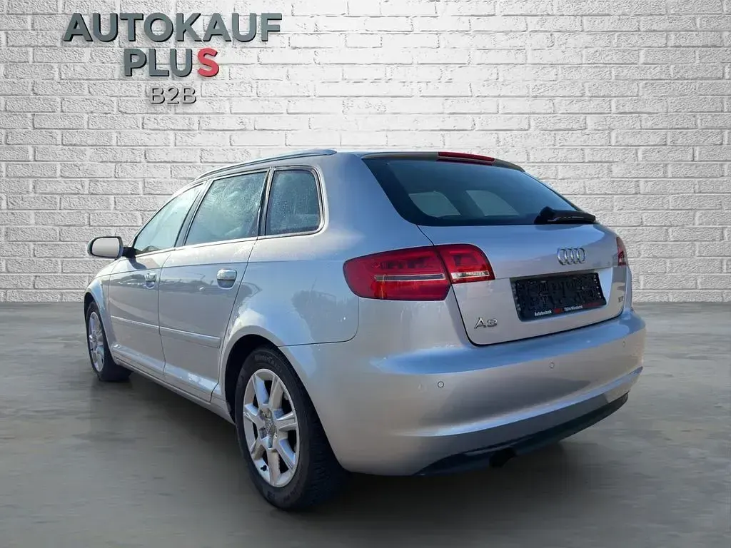 Gebraucht Audi A3 Ambiente 105 PS (77 kW) 2011 Silber Kleinwagen