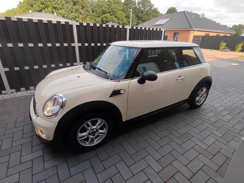Weiß Gebraucht 2013 Mini ONE Kleinwagen | 5.990 € (Etwas zu teuer) - Bild 1/4
