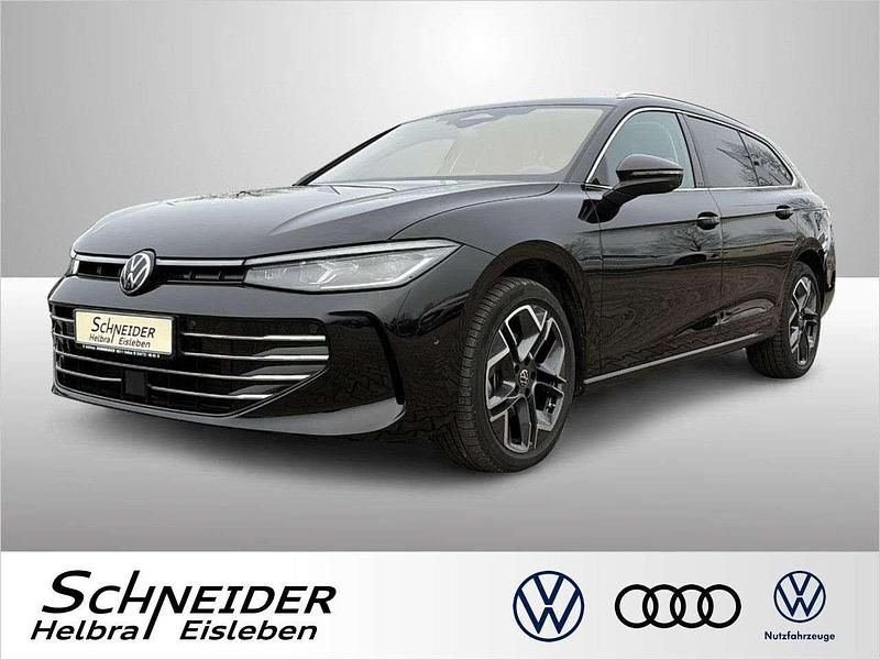 Grenadillschwarz (metallic) Gebraucht 2024 VW Passat Elegance Kombi | 45.950 € (Fairer Preis) - Bild 1/4