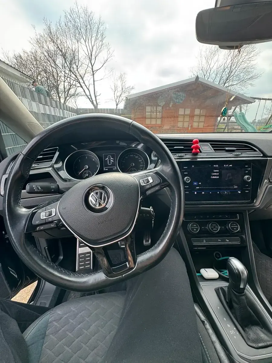 Gebraucht VW Touran IQ Drive 150 PS (110 kW) 2019 Schwarz Van / Kleinbus