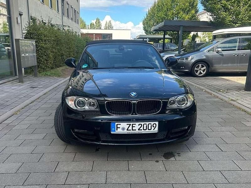 Gebraucht BMW 118 Cabriolet 143 PS (105 kW) 2011 Schwarz Cabrio