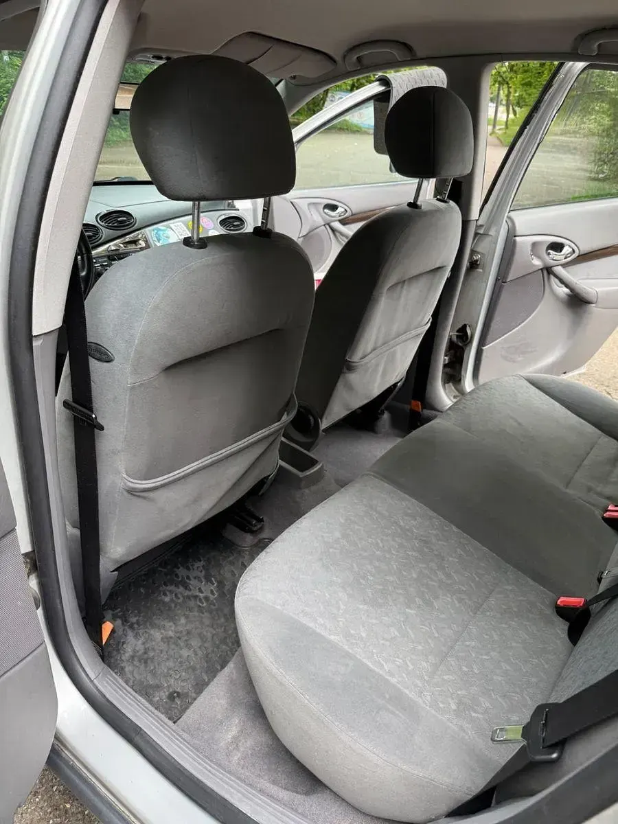 Gebraucht Ford Focus Ghia 116 PS (85 kW) 1999 Grau Limousine