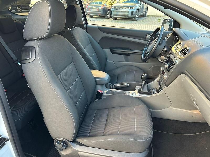 Second-hand Ford Focus 116 CP (85 kW) 2010 Alb Berlinǎ