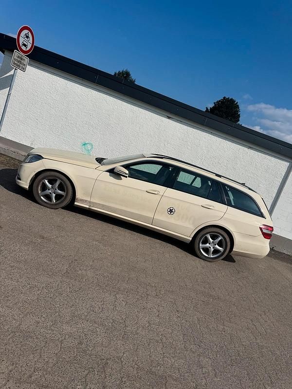 Gebraucht Mercedes E200 136 PS (100 kW) 2011 Gelb Kombi