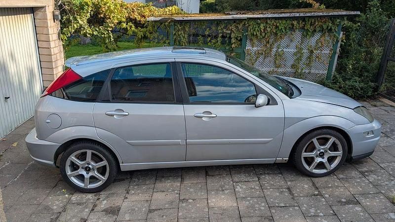 Gebraucht Ford Focus ST 173 PS (127 kW) 2004 Silber Limousine