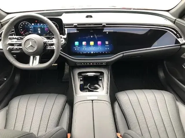 Gebraucht Mercedes E450 367 PS (269 kW) 2025 Metalliclack obsidianschwarz Kombi