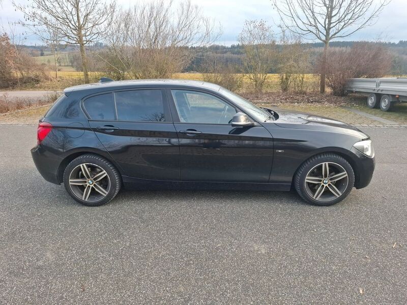 Schwarz Gebraucht 2015 BMW 120 Sport Line Kleinwagen | 14.999 € (Etwas zu teuer) - Bild 1/4