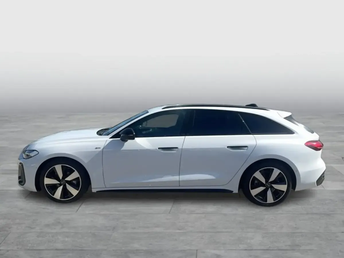 Second-hand Audi A5 S-Line 204 CP (150 kW) 2025 Alb Break