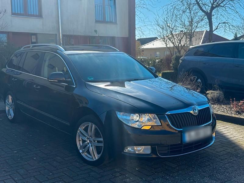Gebraucht Skoda Superb 170 PS (125 kW) 2011 Schwarz Kombi