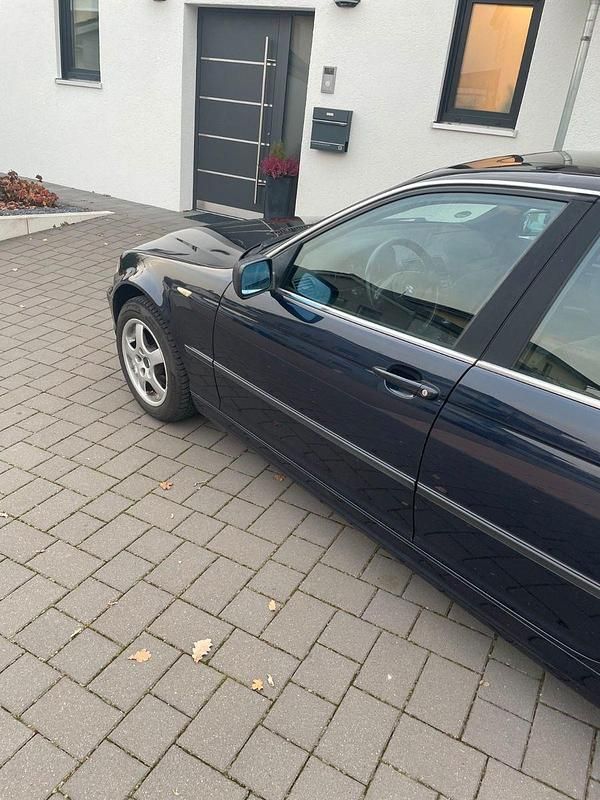 Second-hand BMW 318 143 CP (105 kW) 2004 Albastru Berlinǎ