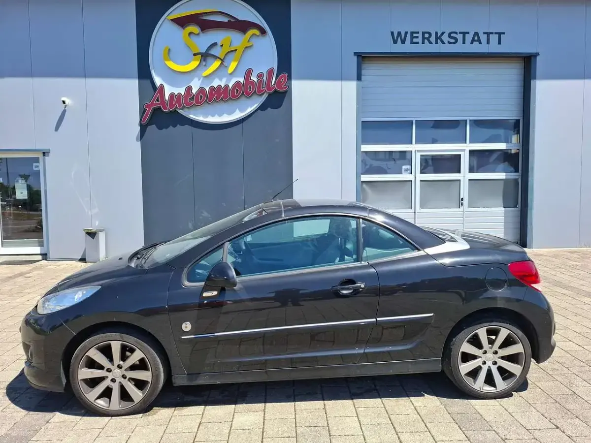 Gebraucht Peugeot 207 CC Roland Garros 111 PS (81 kW) 2012 Farbe schwarz obsidien Cabrio
