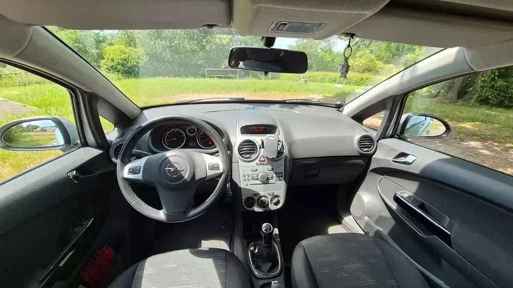Gebraucht Opel Corsa Satellite 87 PS (63 kW) 2011 Silber Kleinwagen