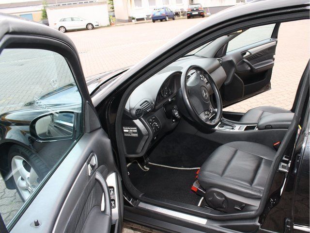 Gebraucht Mercedes C320 Avantgarde 224 PS (164 kW) 2006 Schwarz metallic Kombi