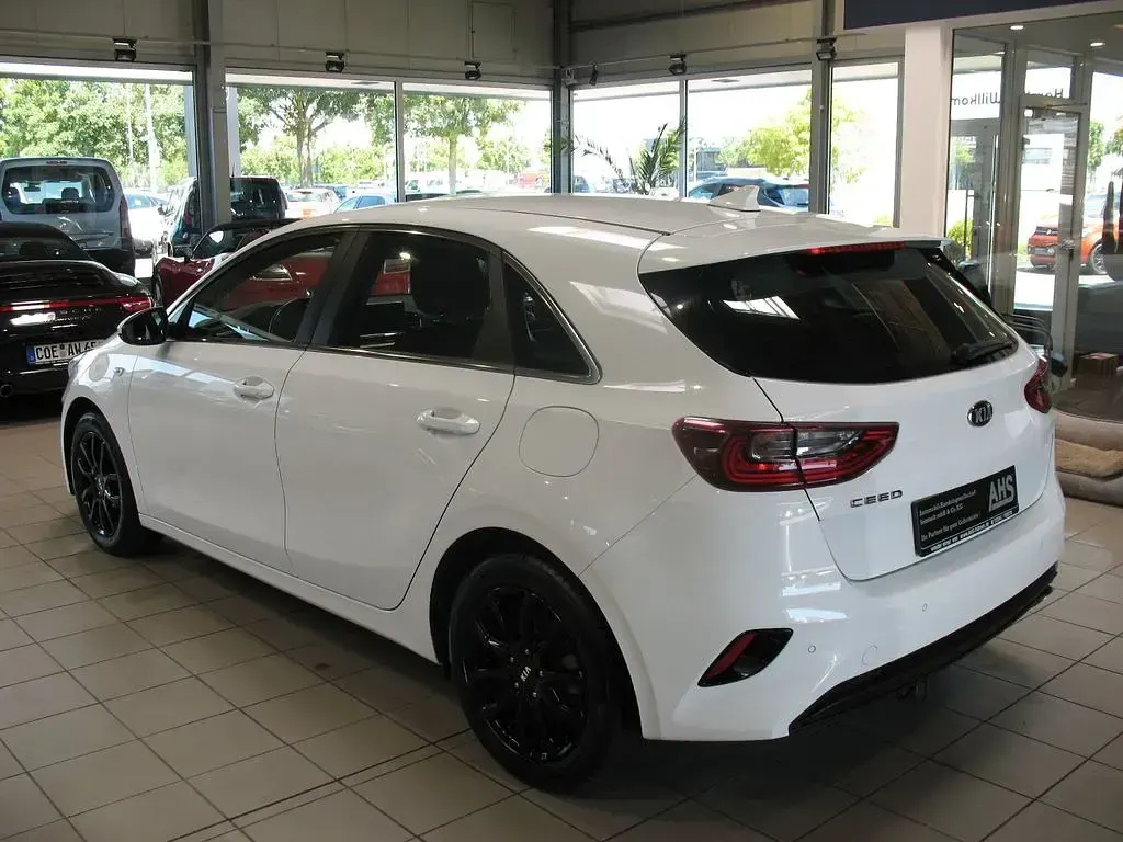 Gebraucht Kia Ceed Vision 140 PS (102 kW) 2020 Casa white Kleinwagen