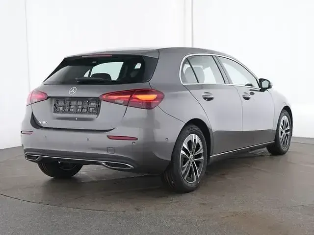 Gebraucht Mercedes A180 Progressive 136 PS (100 kW) 2025 Grau Limousine
