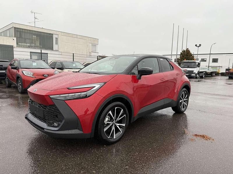 Karminarot metallic Neu 2025 Toyota C-HR SUV | 39.990 € - Bild 1/4