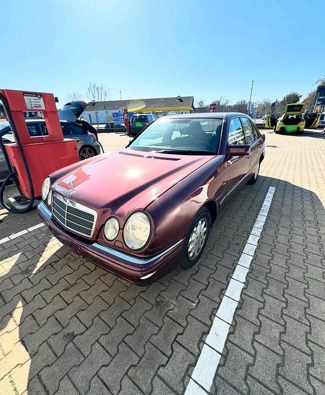 Brugt Mercedes E230 Elegance 150 HK (110 kW) 1996 Rød Sedan