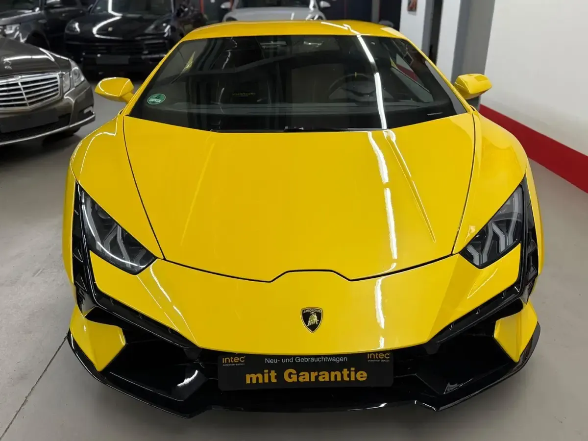 Usata Lamborghini Huracán 640 CV (470 kW) 2023 Giallo Coupé