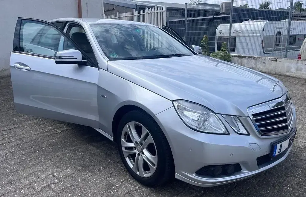 Gebraucht Mercedes E350 Elegance 292 PS (214 kW) 2011 Silber Limousine