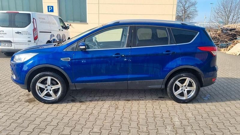 Gebraucht Ford Kuga Trend 150 PS (110 kW) 2016 Blau SUV