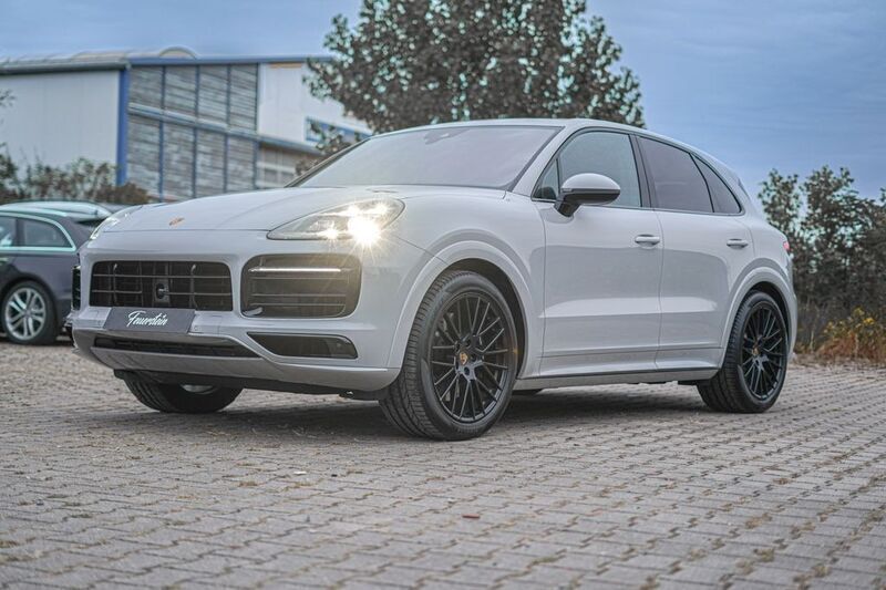 Grau Gebraucht 2022 Porsche Cayenne GTS SUV | 133.999 € - Bild 1/4