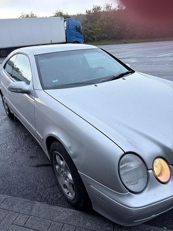 Gebraucht Mercedes CLK320 Avantgarde 218 PS (160 kW) 2000 Silber Coupé