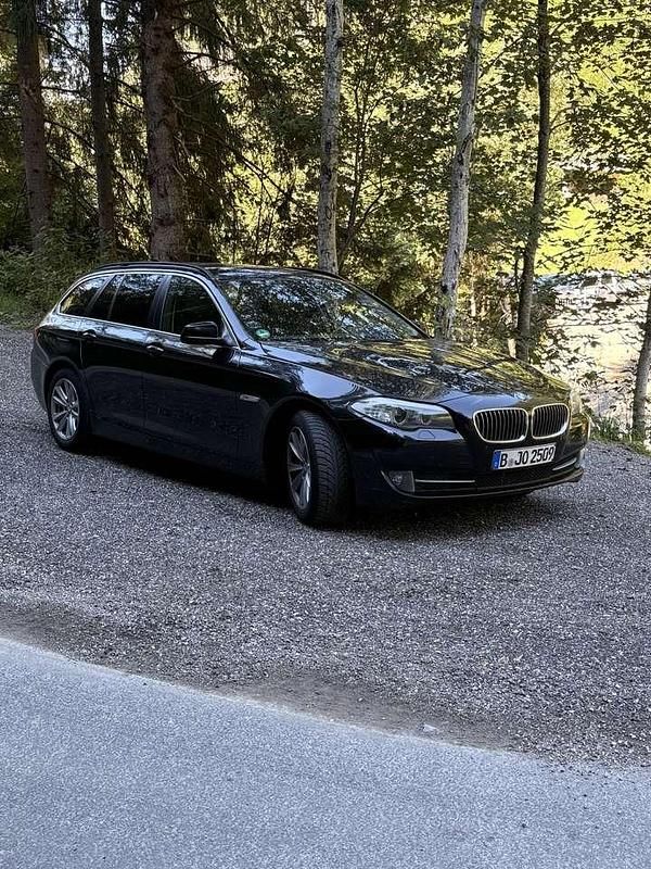 Schwarz Gebraucht 2011 BMW 520 Kombi | 7.400 € (Guter Preis) - Bild 1/4