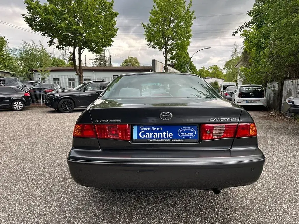 Gebraucht Toyota Camry 131 PS (96 kW) 2000 Grau Limousine