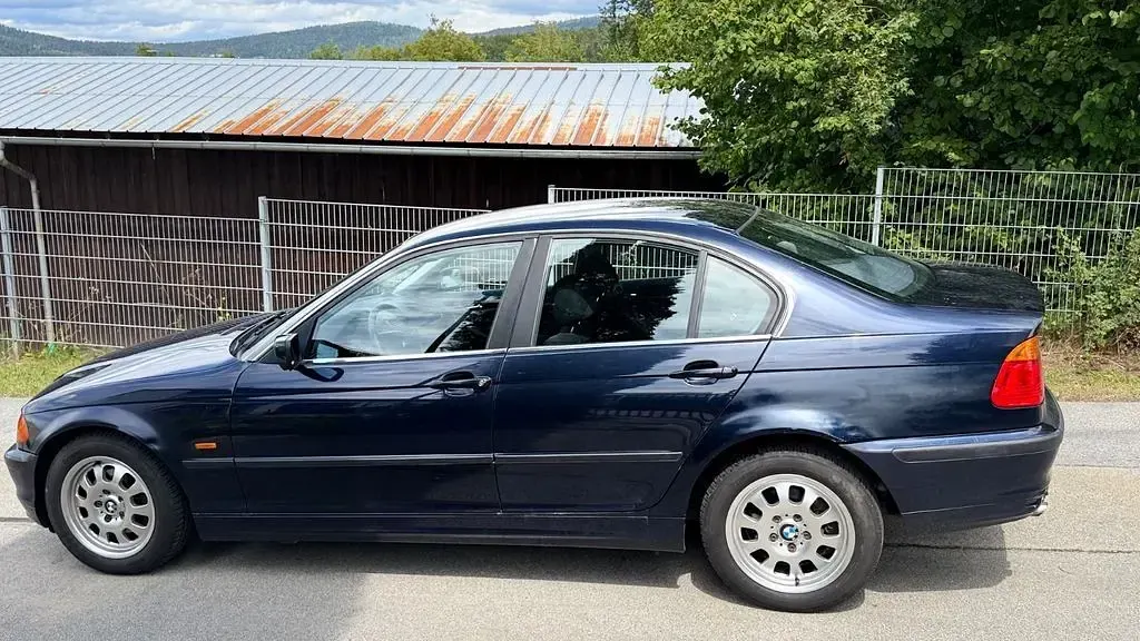 Gebraucht BMW 320 170 PS (125 kW) 2001 Blau Limousine