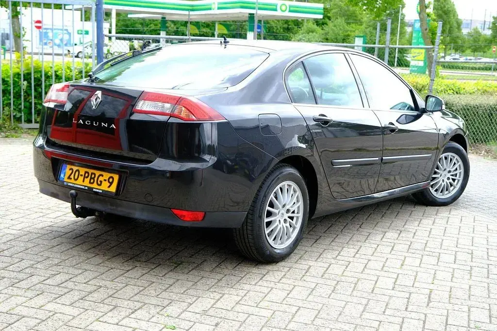 Gebraucht Renault Laguna III Expression 140 PS (102 kW) 2011 Schwarz Limousine