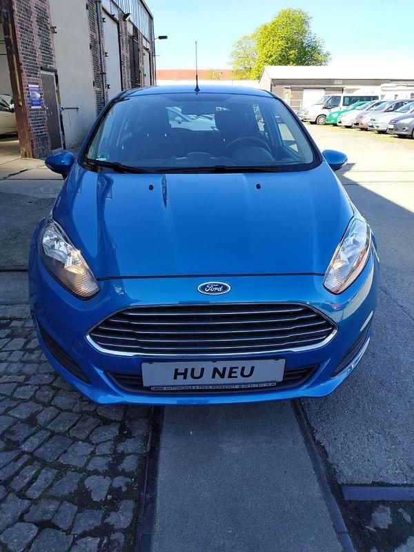 Gebraucht Ford Fiesta 80 PS (58 kW) 2013 Blau Kleinwagen