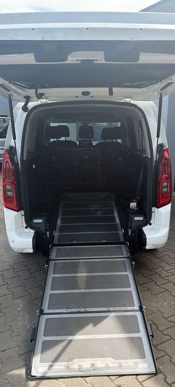 Używany Opel Combo 102 KM (75 kW) 2021 Biały Minivan