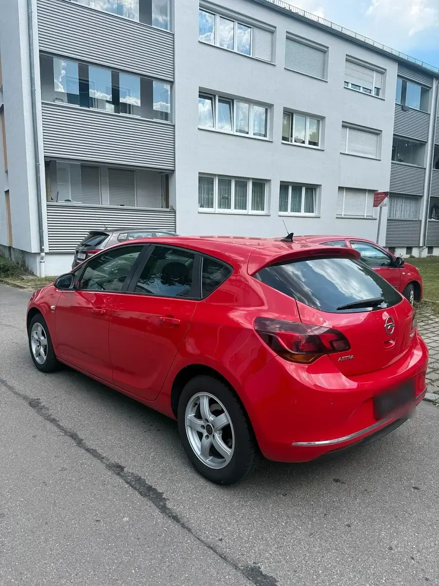 Gebraucht Opel Astra 140 PS (102 kW) 2013 Limousine