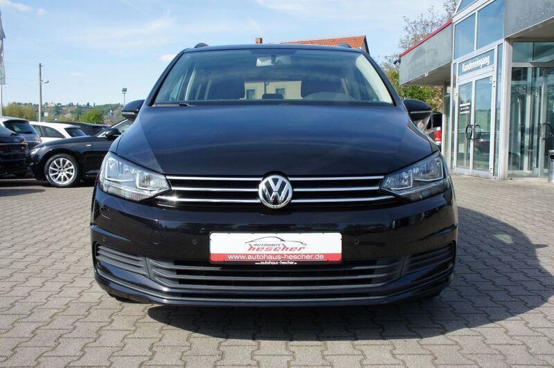Gebraucht VW Touran Comfortline 150 PS (110 kW) 2016 Schwarz deep black perleffekt metallic Van / Kleinbus