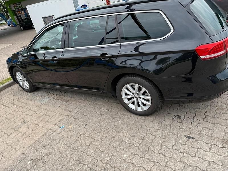 Schwarz Gebraucht 2017 VW Passat Kombi | 9.000 € (Superpreis) - Bild 1/4