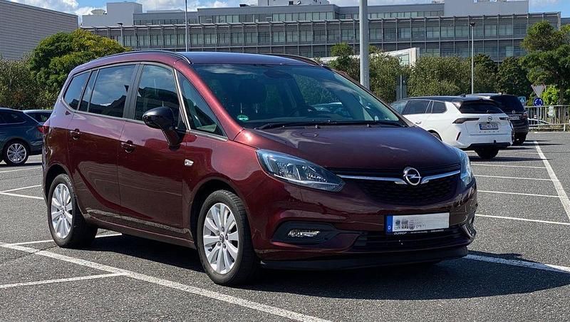 Rot Gebraucht 2017 Opel Zafira Business Innovation Van / Kleinbus | 7.700 € (Superpreis) - Bild 1/4