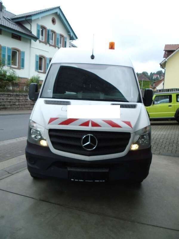 Arktikweiss Gebraucht 2018 Mercedes Sprinter Van | 10.000 € - Bild 1/4